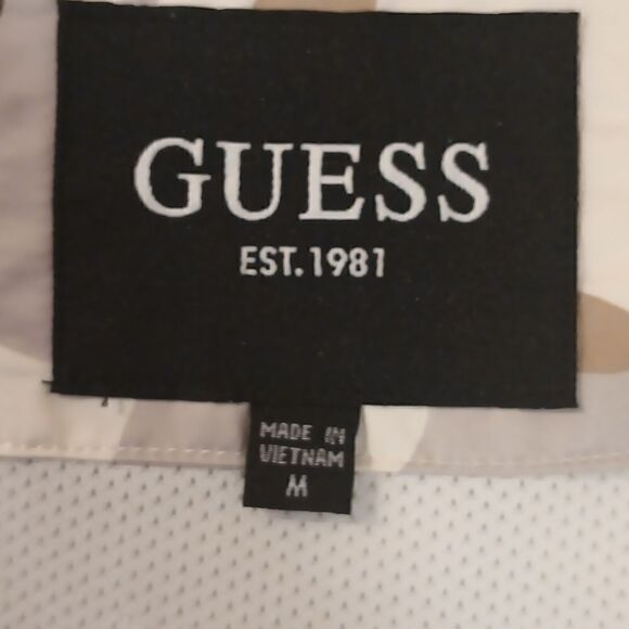 Guess lightweight Camo hooded bomber jacket windbreaker size M - Picture 7 of 9